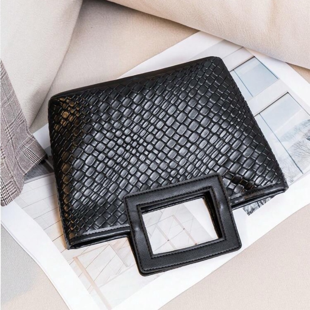 Elegant Black Woven Tote Bag - Picture 3 of 6